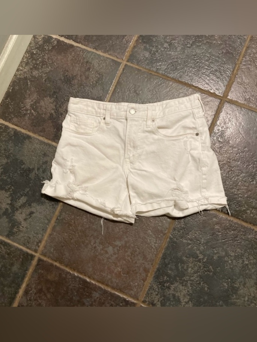 Lucky Brand White Distressed Women’s Denim Shorts. Size 2/26